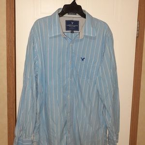 American Eagle long sleeved button down shirt